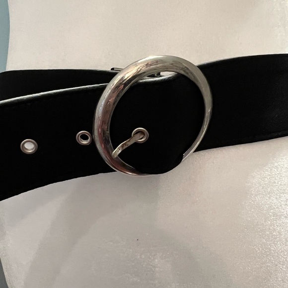 Woman’s Black Belt - Picture 5 of 10